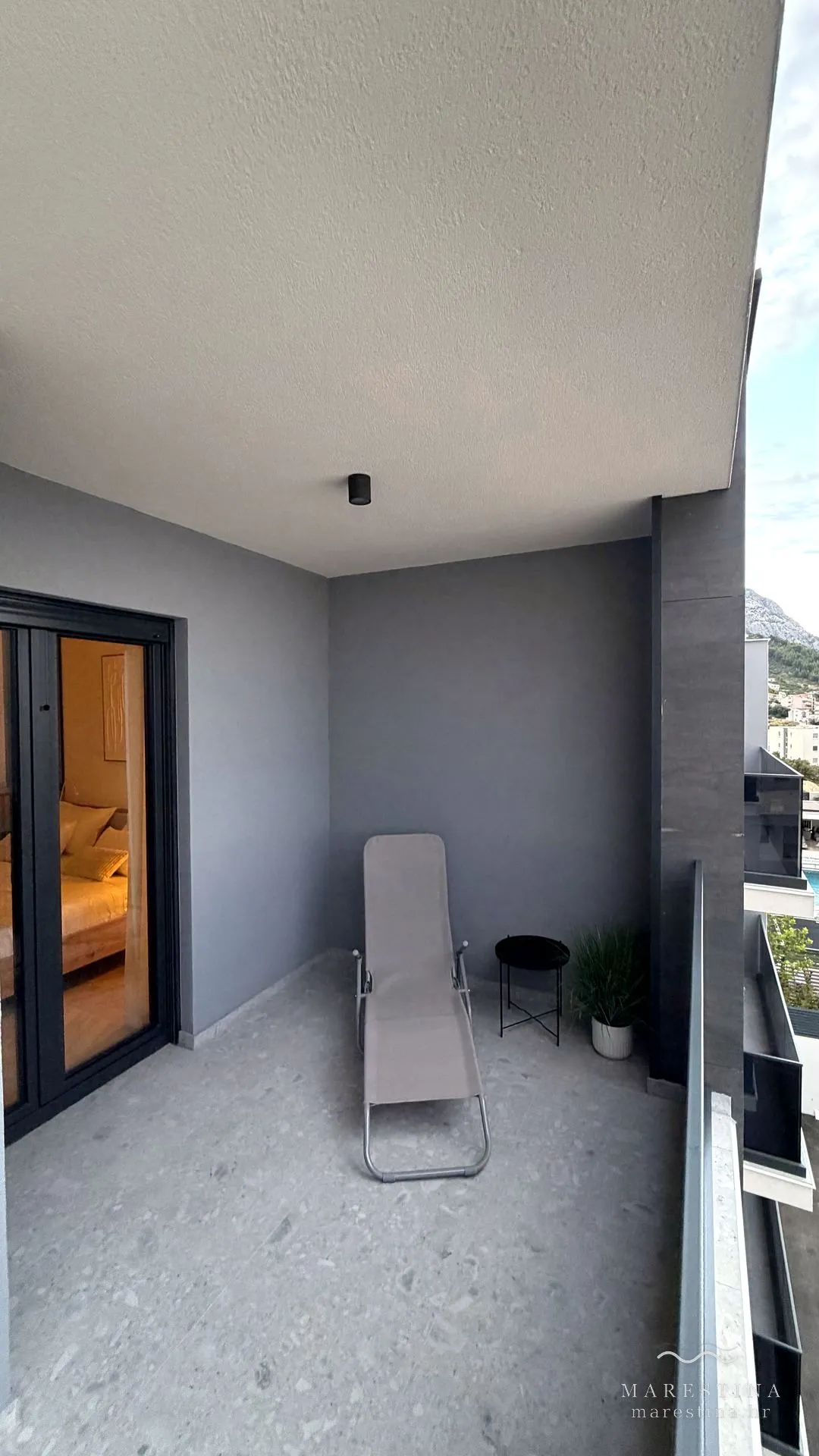 Der besonders große Balkon mit vollem Meerblick